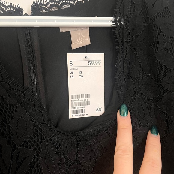 Black lace dress - Picture 2 of 4